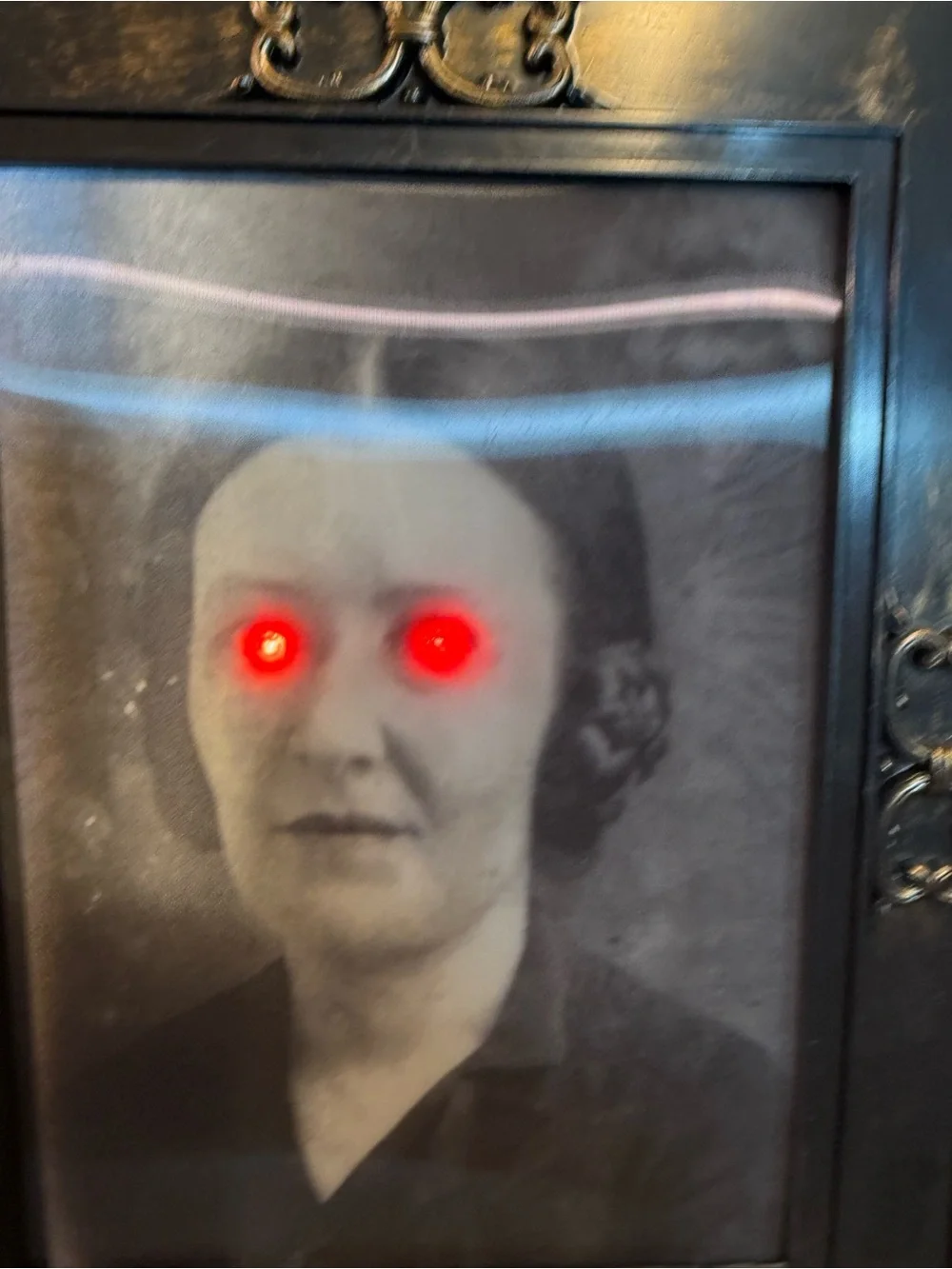 Gemmy Halloween Sounds Lenticular Spooky Light up Eyes Hallway Portrait Ghostly